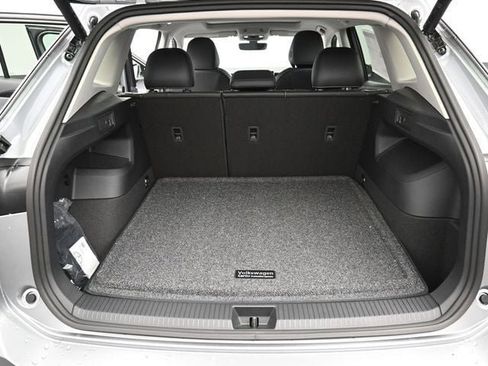 New 2026 Volkswagen Tiguan SE image 12