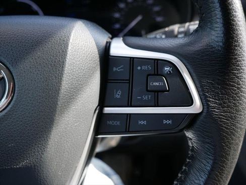 Certified 2024 Toyota Sienna XLE FWD image 26