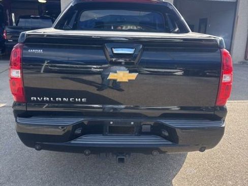 Used 2013 Chevrolet Avalanche LTZ image 4