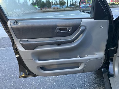 Used 1998 Honda CR-V LX image 25