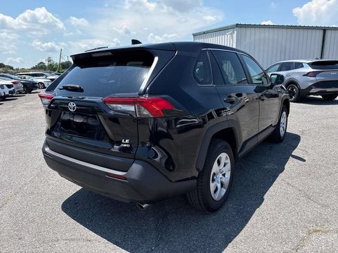 Used 2024 Toyota RAV4 LE AWD/4WD image 8
