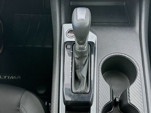 Used 2025 Nissan Altima 2.5 SV FWD image 16