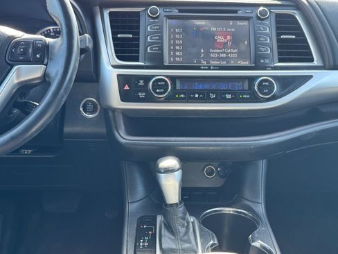 Used 2015 Toyota Highlander XLE image 15