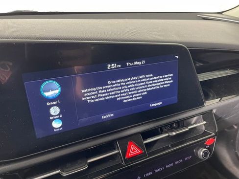 Certified 2023 Kia Niro EX FWD image 7