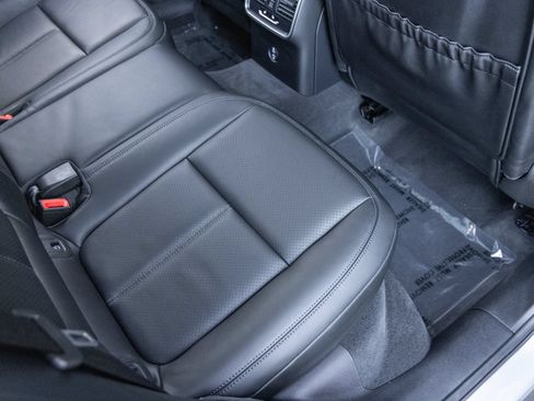 Certified 2026 Porsche Macan AWD/4WD image 56
