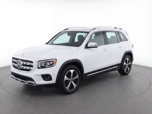 Used 2025 Mercedes-Benz GLB 250 4MATIC image 3