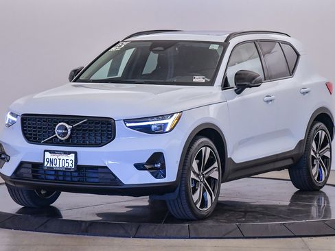 Used 2025 Volvo XC40 B5 Ultra w/ Climate Package image 1