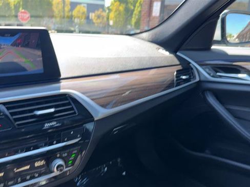 Used 2017 BMW 530i RWD image 39