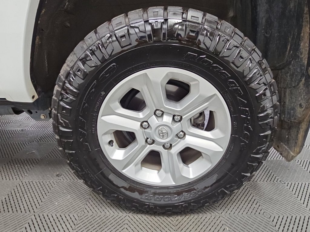 Used 2024 Toyota 4Runner SR5 Premium w/ Moonroof Package RWD image 44
