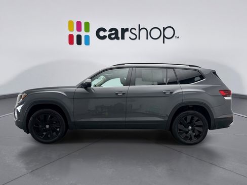 Used 2025 Volkswagen Atlas SE image 2