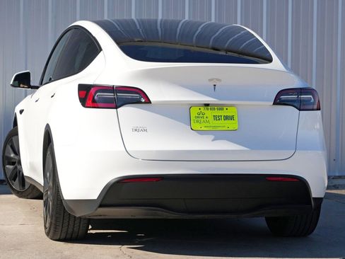 Used 2024 Tesla Model Y Long Range image 6