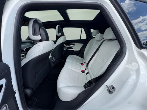 Used 2024 Mercedes-Benz GLC 300 4MATIC image 15