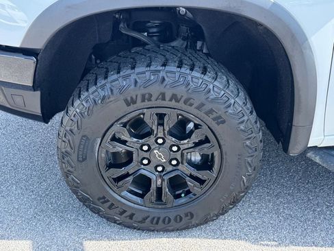 Used 2022 Chevrolet Silverado 1500 ZR2 w/ Technology Package image 13