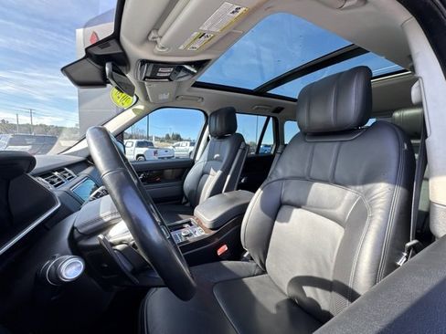 Used 2020 Land Rover Range Rover HSE image 18