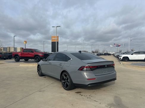 Used 2025 Honda Accord Sport image 3