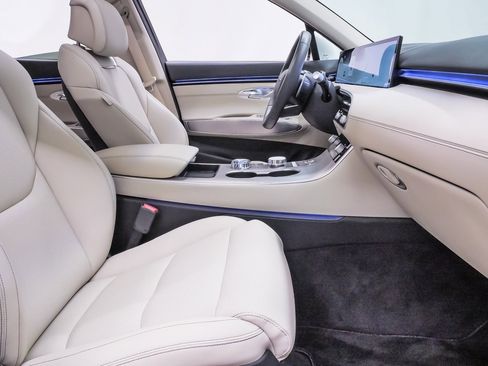 Certified 2026 Genesis GV70 2.5T Select image 14