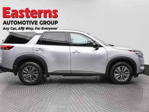 Used 2023 Nissan Pathfinder S AWD/4WD image 4