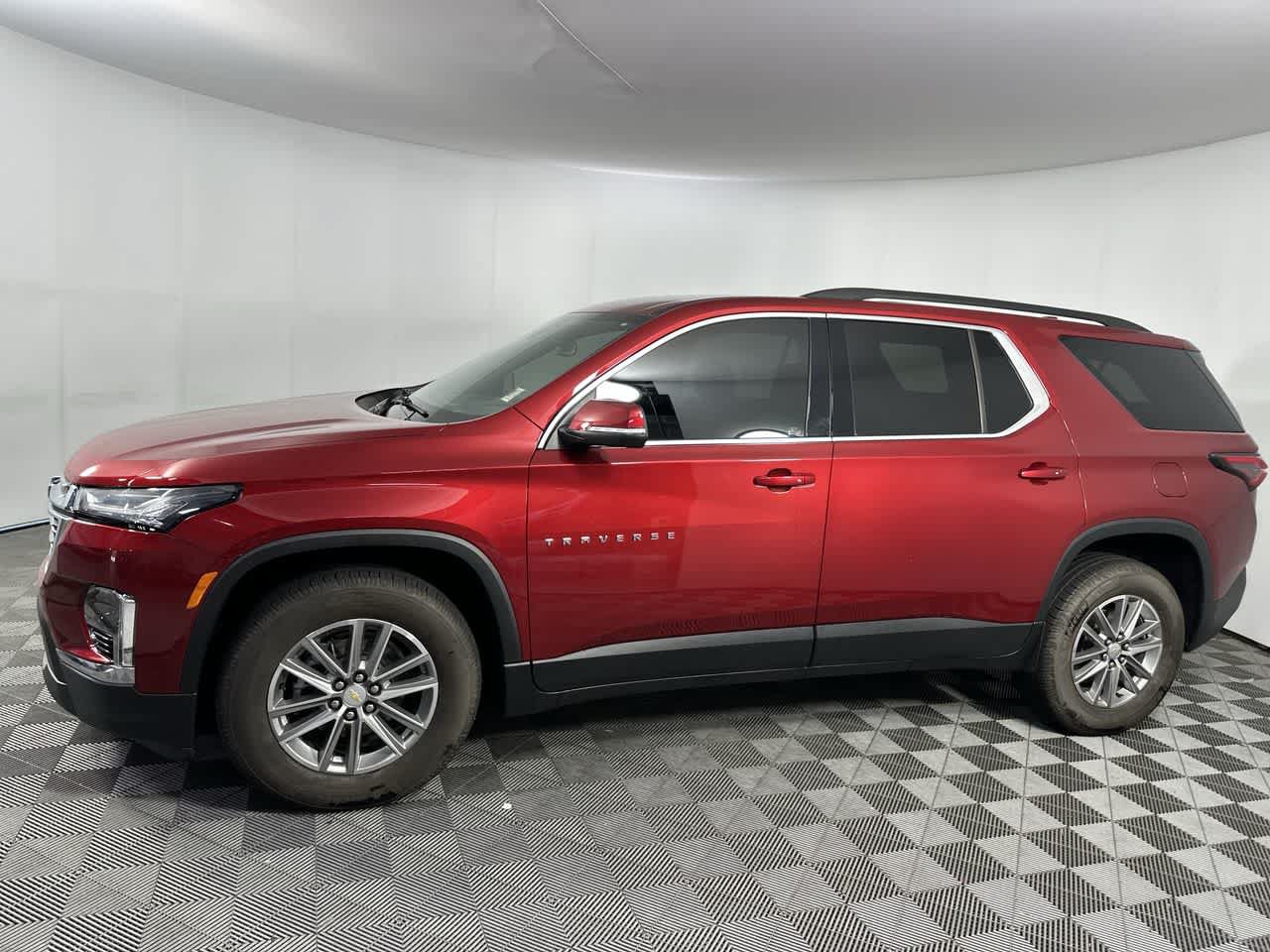 Used 2023 Chevrolet Traverse LT FWD image 5