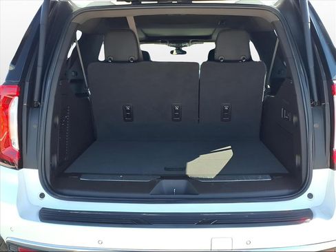 Used 2022 GMC Yukon XL Denali image 9