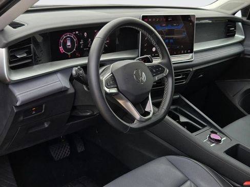 Used 2026 Volkswagen Tiguan SE FWD image 30