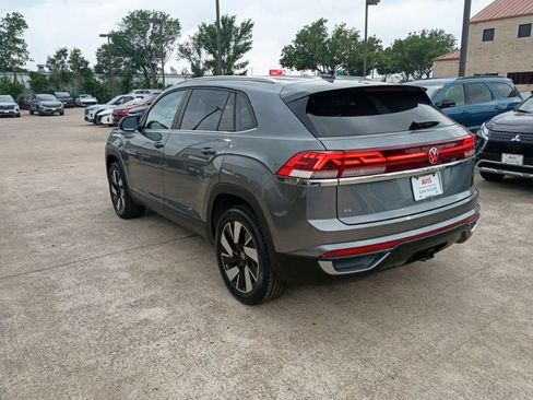 Used 2025 Volkswagen Atlas Cross Sport SE FWD image 8