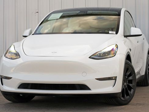 Used 2023 Tesla Model Y Long Range image 3