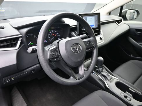Used 2025 Toyota Corolla LE image 17