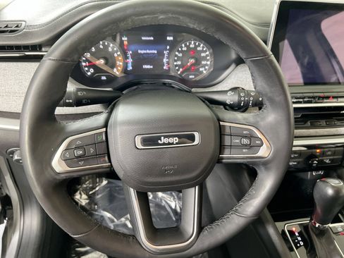 Used 2022 Jeep Compass Latitude AWD/4WD image 11