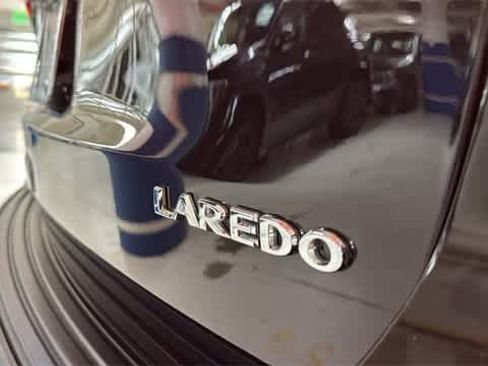 Used 2022 Jeep Grand Cherokee Laredo E image 7