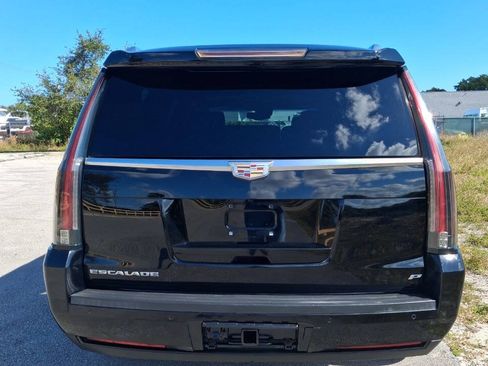 Used 2015 Cadillac Escalade ESV Platinum AWD/4WD image 4