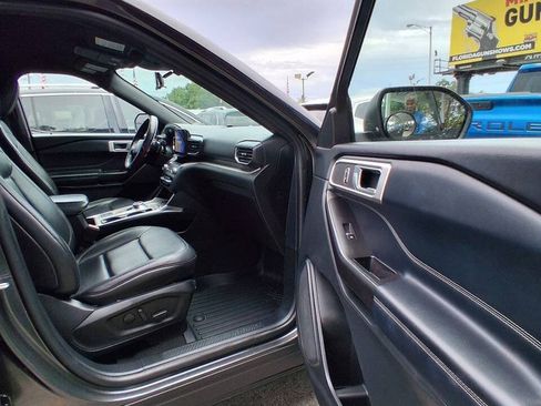 Used 2020 Ford Explorer XLT w/ Equipment Group 202A RWD image 17