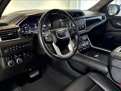 Used 2023 GMC Yukon XL Denali w/ Advanced Technology Package AWD/4WD image 7