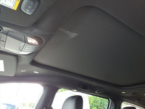 New 2027 Chrysler Pacifica Limited AWD/4WD image 22