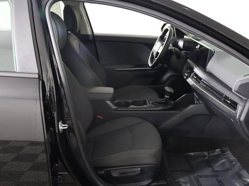 Used 2025 Kia K4 LXS image 23