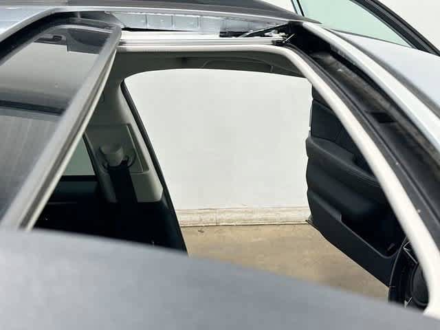Used 2018 Subaru Outback 2.5i Limited AWD/4WD image 6