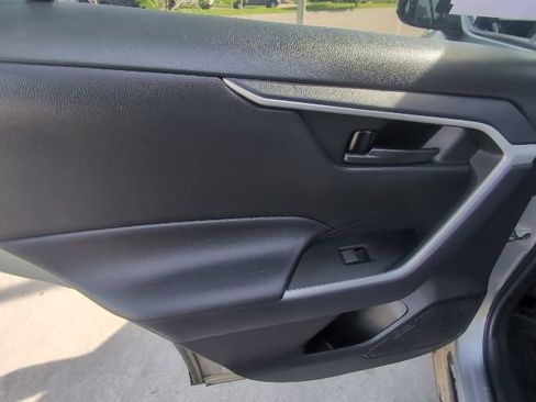 Used 2025 Toyota RAV4 LE AWD/4WD image 25