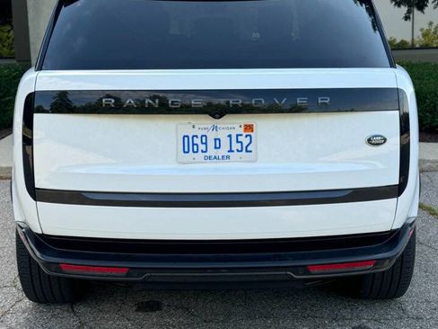 Used 2023 Land Rover Range Rover Long Wheelbase SE image 3