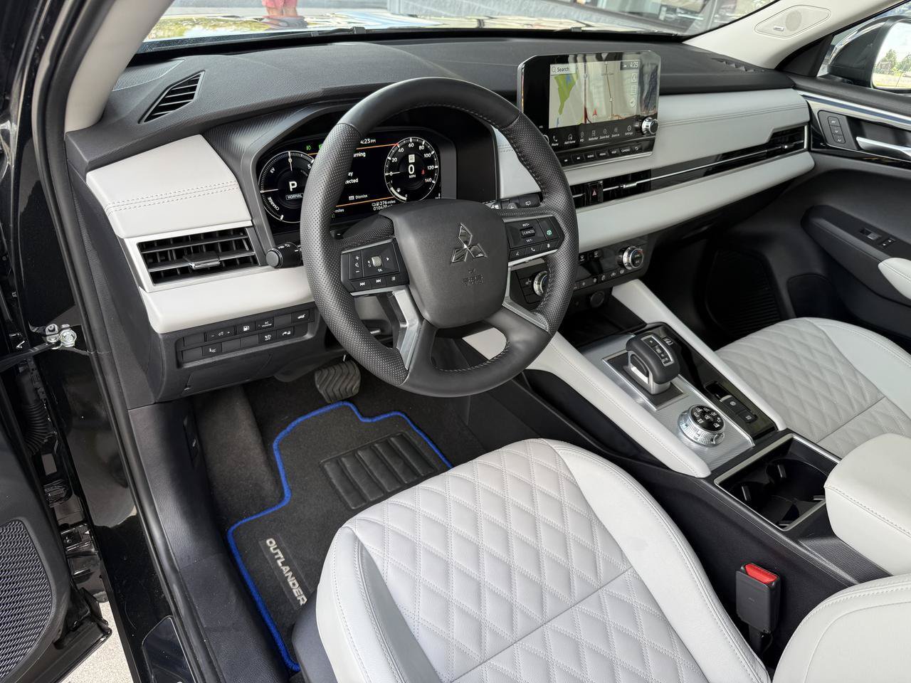 Used 2025 Mitsubishi Outlander SEL AWD/4WD image 13