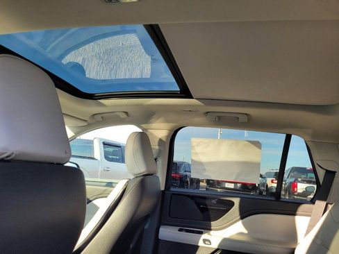 New 2026 Lincoln Aviator AWD image 10