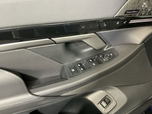 Certified 2025 BMW 530i w/ Premium Package image 19