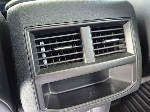 Used 2021 Volkswagen Atlas Cross Sport SE w/ Panoramic Sunroof Package FWD image 30