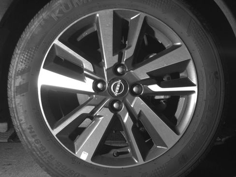 Used 2025 Nissan Versa SV FWD image 13