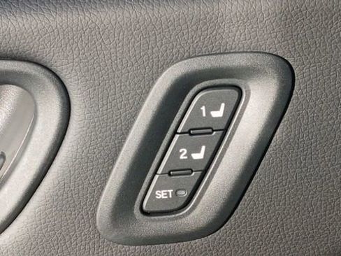 Used 2025 Honda Pilot Black Edition image 17