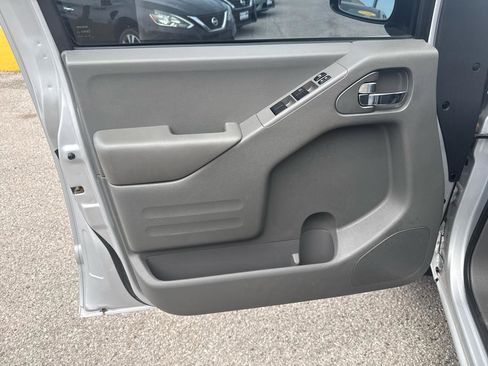 Used 2020 Nissan Frontier SV AWD/4WD image 12