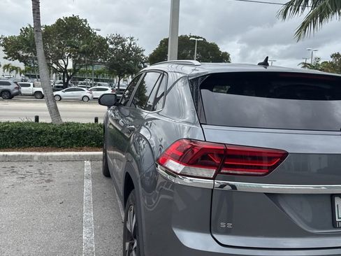 Certified 2021 Volkswagen Atlas Cross Sport SE image 3
