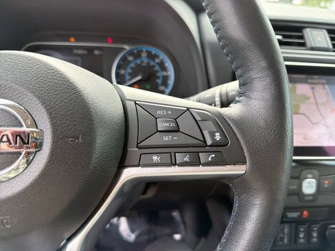 Used 2022 Nissan Leaf SV FWD image 23