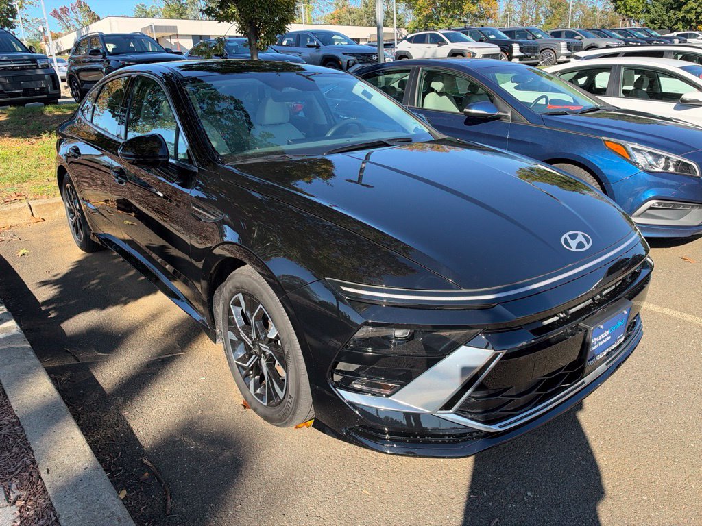 Certified 2025 Hyundai Sonata SEL AWD/4WD image 2