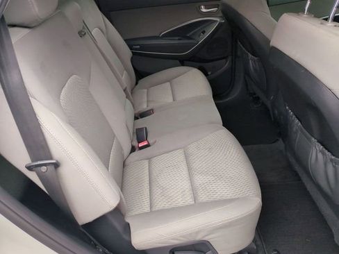 Used 2018 Hyundai Santa Fe SE image 30