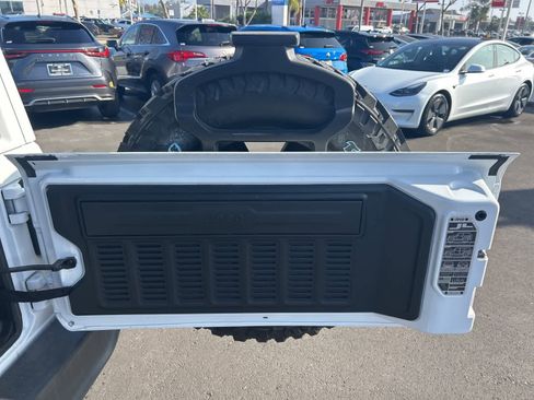 Used 2022 Jeep Wrangler Unlimited Sahara image 39