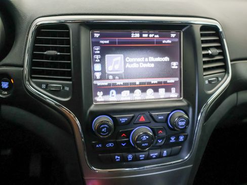 Used 2017 Jeep Grand Cherokee Altitude image 30